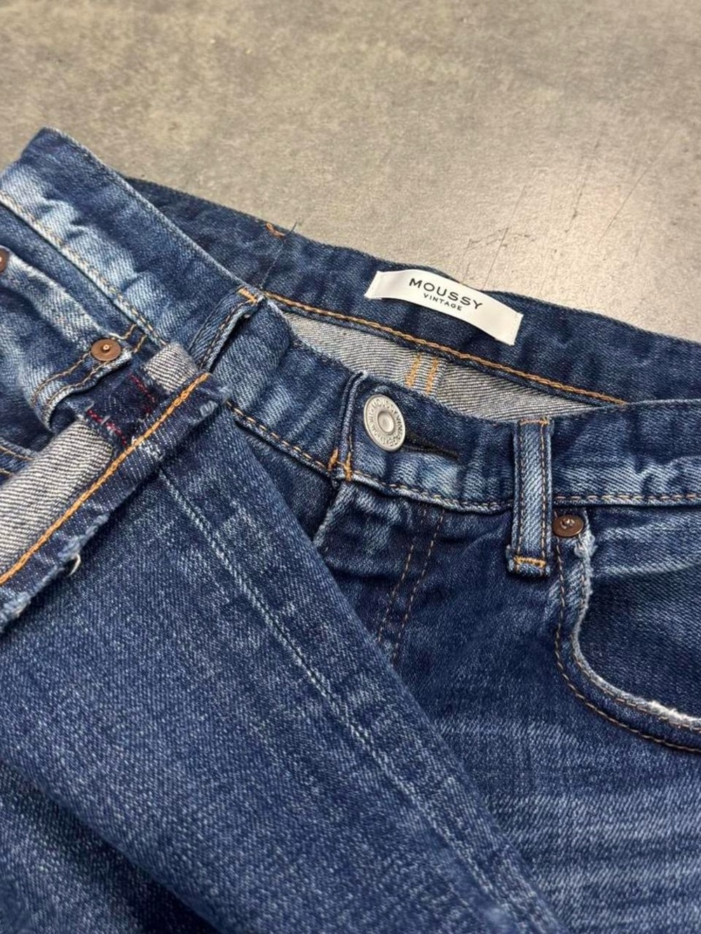 Womans moussy selvedge denim slim fit jeans